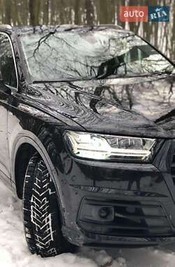 Внедорожник / Кроссовер Audi Q7 2016 в 