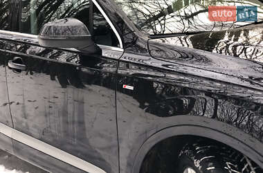 Внедорожник / Кроссовер Audi Q7 2016 в 