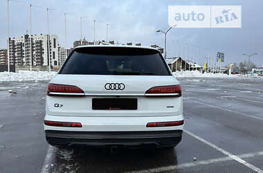 Внедорожник / Кроссовер Audi Q7 2020 в 
