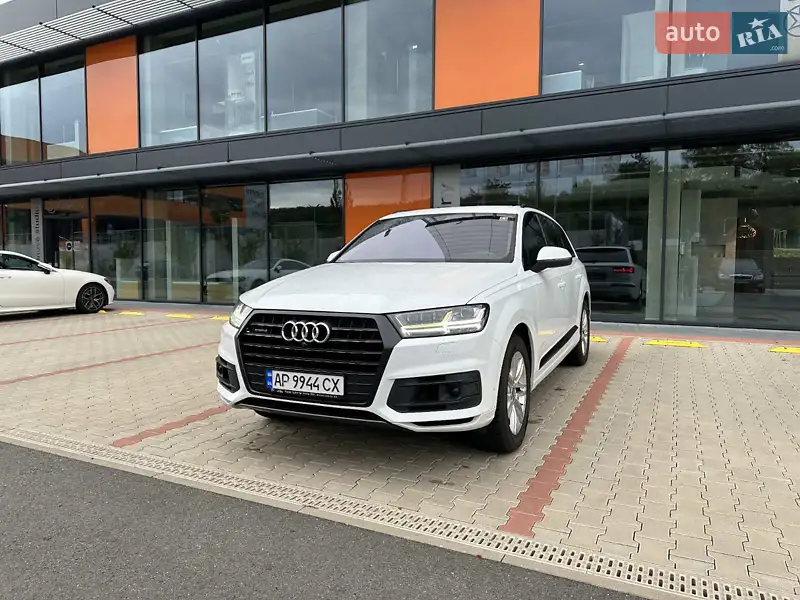 Внедорожник / Кроссовер Audi Q7 2016 в 