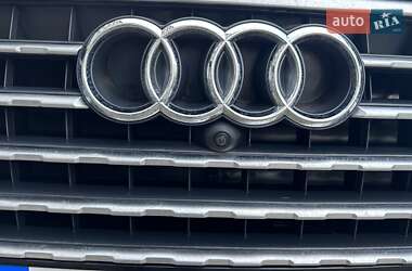 Внедорожник / Кроссовер Audi Q7 2016 в 