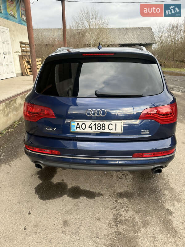 Позашляховик / Кросовер Audi Q7 2012 в Ужгороді