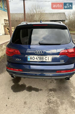 Позашляховик / Кросовер Audi Q7 2012 в 
