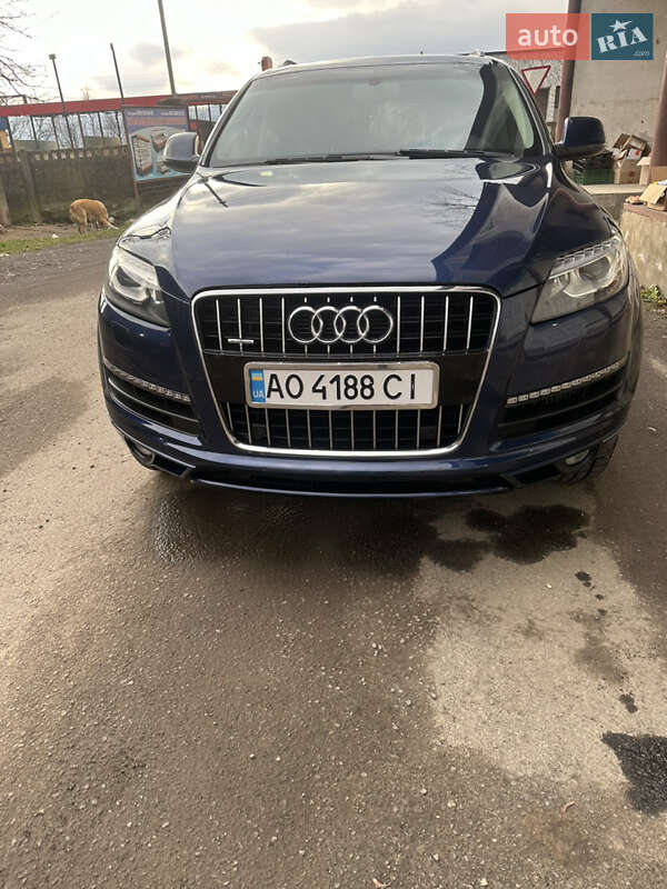 Позашляховик / Кросовер Audi Q7 2012 в 