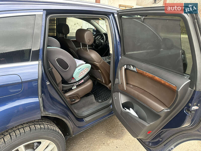 Позашляховик / Кросовер Audi Q7 2012 в Ужгороді