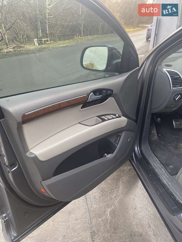 Позашляховик / Кросовер Audi Q7 2010 в Буську