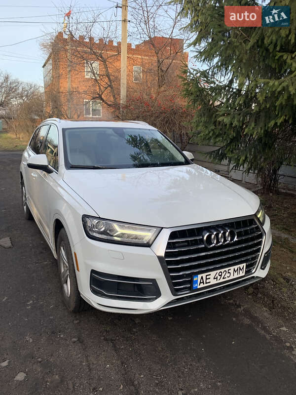 Позашляховик / Кросовер Audi Q7 2018 в 