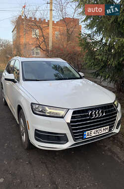Позашляховик / Кросовер Audi Q7 2018 в 