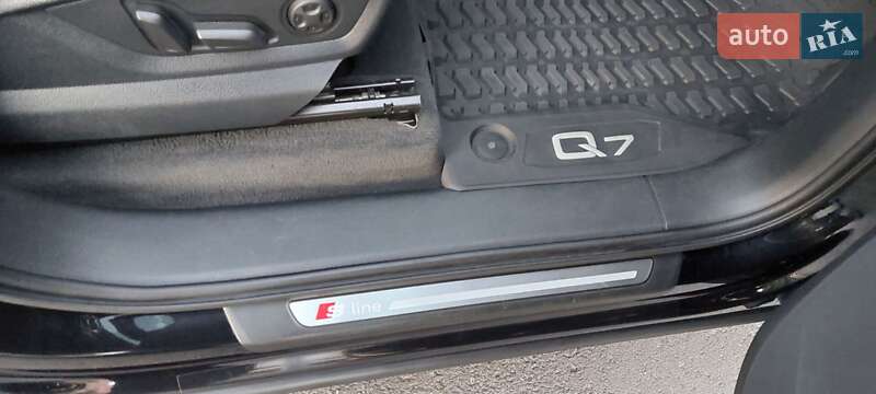 Позашляховик / Кросовер Audi Q7 2015 в Києві