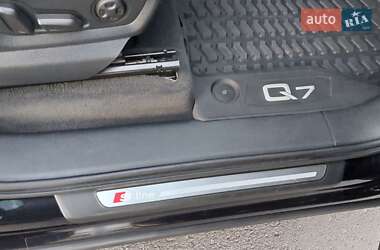 Внедорожник / Кроссовер Audi Q7 2015 в 