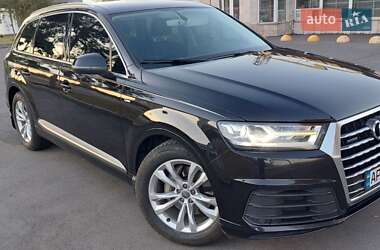 Внедорожник / Кроссовер Audi Q7 2015 в 