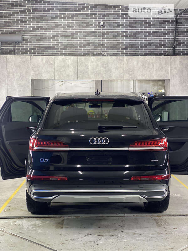 Позашляховик / Кросовер Audi Q7 2022 в Вінниці
