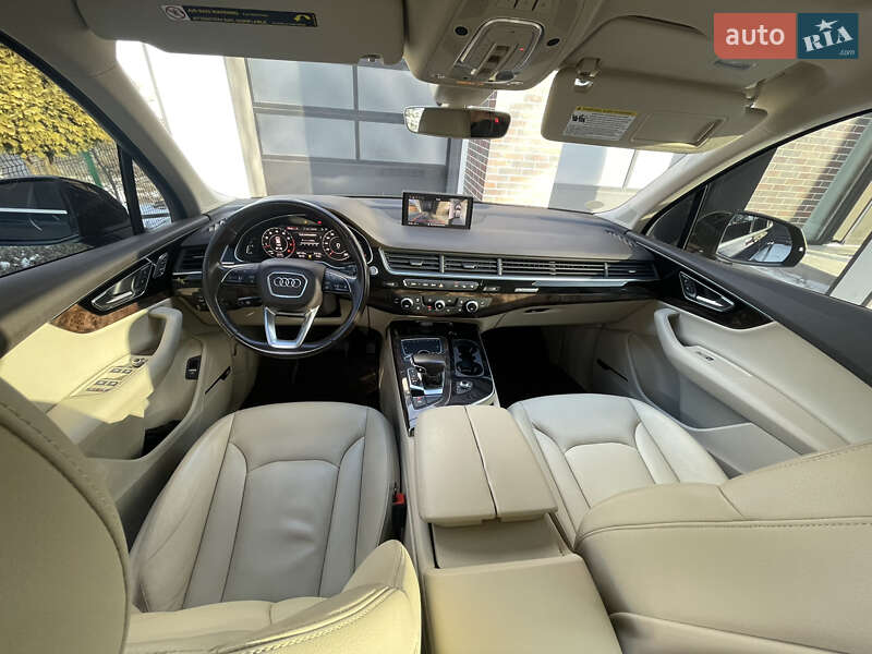 Позашляховик / Кросовер Audi Q7 2016 в Львові