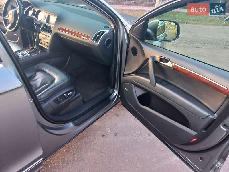 Внедорожник / Кроссовер Audi Q7 2010 в Чернигове