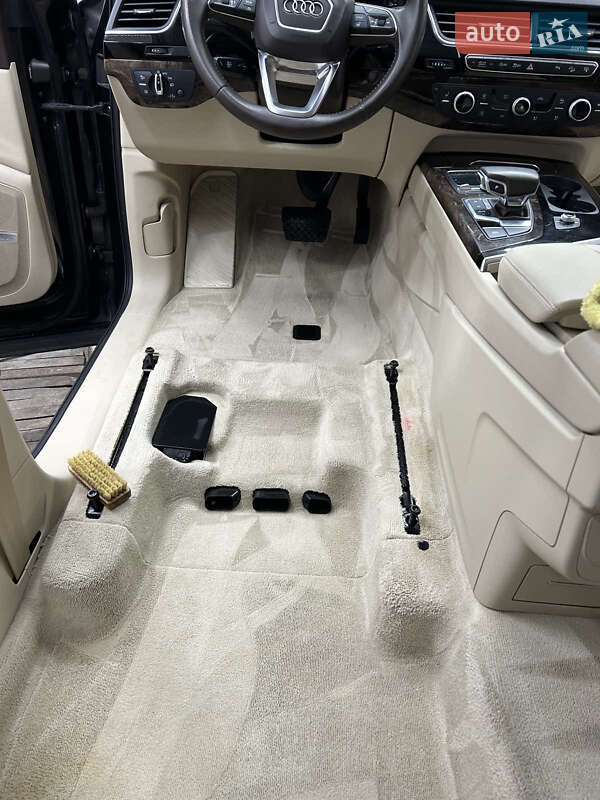 Позашляховик / Кросовер Audi Q7 2016 в Львові