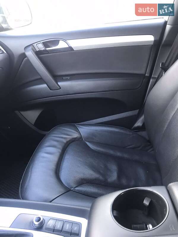 Внедорожник / Кроссовер Audi Q7 2011 в Новой Ушице