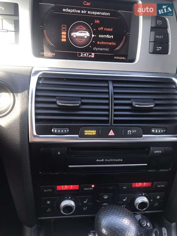 Внедорожник / Кроссовер Audi Q7 2011 в Новой Ушице