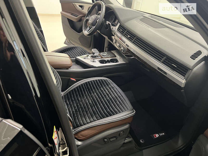 Внедорожник / Кроссовер Audi Q7 2017 в Хмельницком