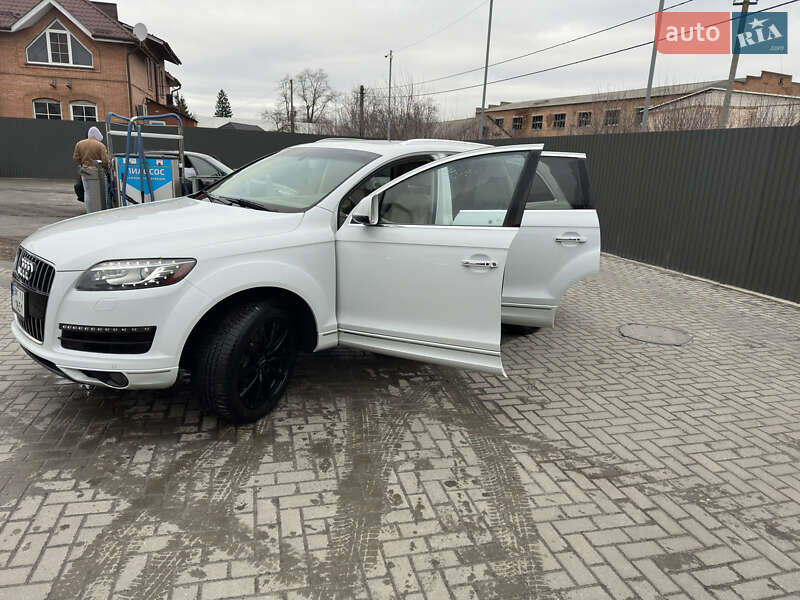 Позашляховик / Кросовер Audi Q7 2014 в Сарнах