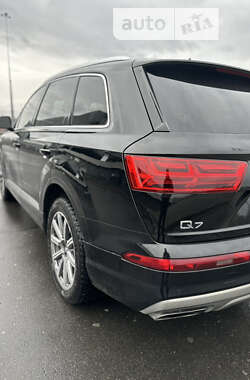 Позашляховик / Кросовер Audi Q7 2017 в 
