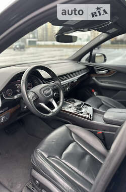 Позашляховик / Кросовер Audi Q7 2017 в 