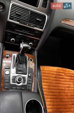Внедорожник / Кроссовер Audi Q7 2015 в 