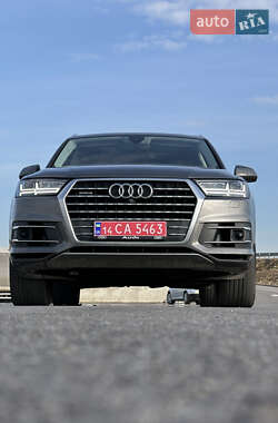 Внедорожник / Кроссовер Audi Q7 2017 в 