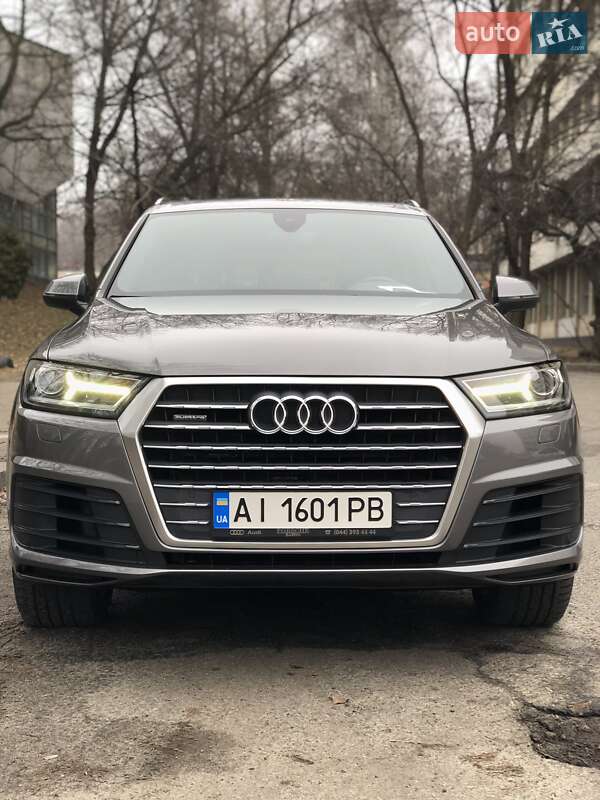 Позашляховик / Кросовер Audi Q7 2016 в Києві