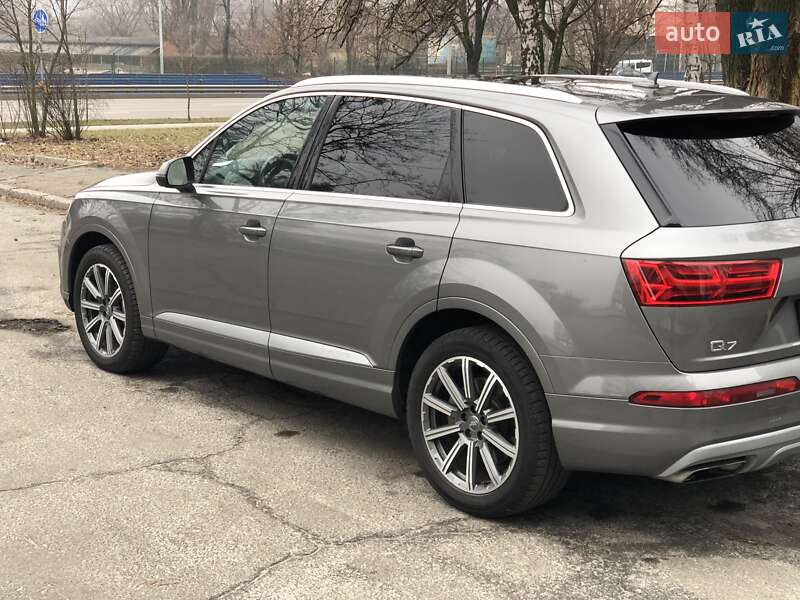 Позашляховик / Кросовер Audi Q7 2016 в Києві
