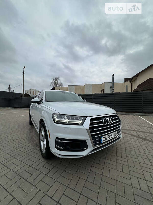 Внедорожник / Кроссовер Audi Q7 2017 в Черкассах