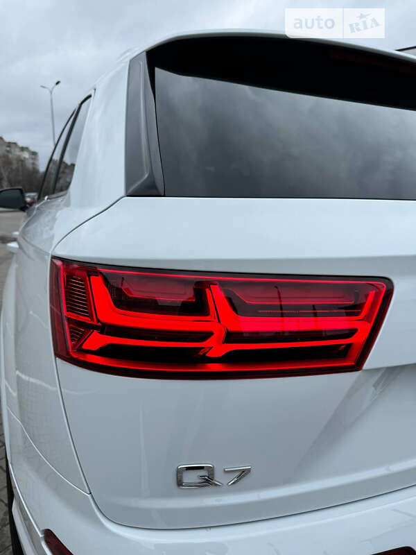 Внедорожник / Кроссовер Audi Q7 2017 в Черкассах