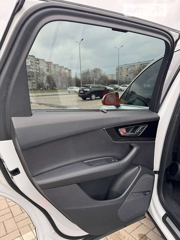 Внедорожник / Кроссовер Audi Q7 2017 в Черкассах