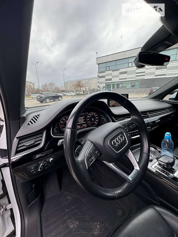 Внедорожник / Кроссовер Audi Q7 2017 в Черкассах