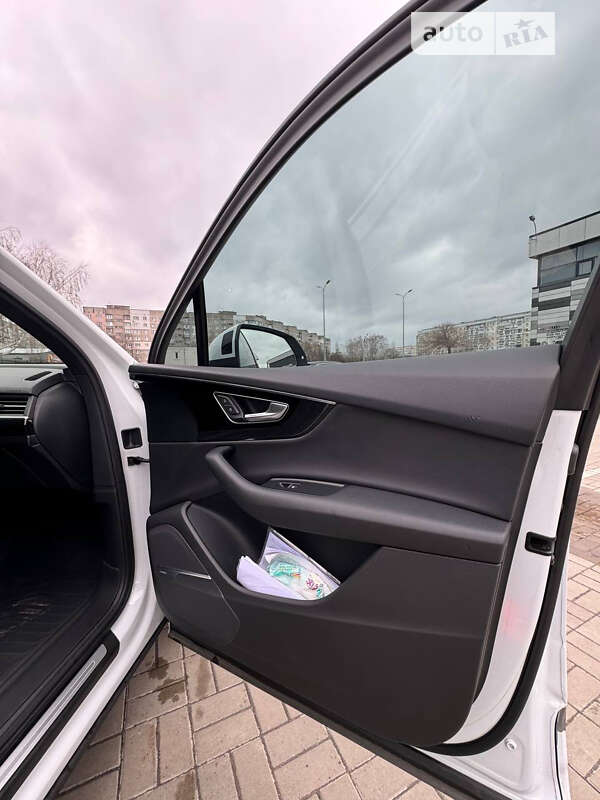 Внедорожник / Кроссовер Audi Q7 2017 в Черкассах