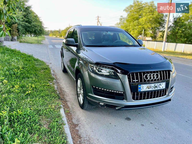 Внедорожник / Кроссовер Audi Q7 2013 в 