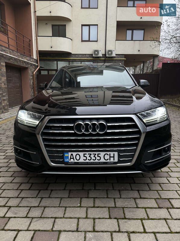 Внедорожник / Кроссовер Audi Q7 2018 в Хусте