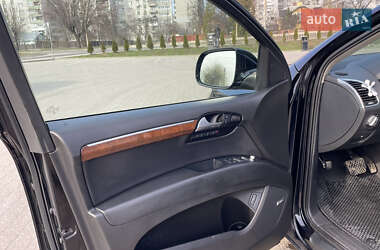 Внедорожник / Кроссовер Audi Q7 2010 в 