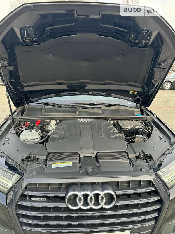 Внедорожник / Кроссовер Audi Q7 2018 в Киеве