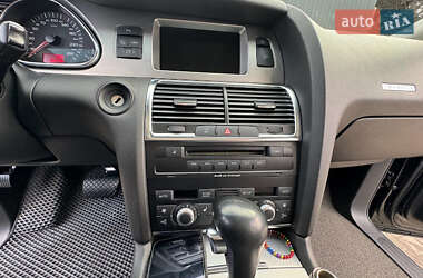 Внедорожник / Кроссовер Audi Q7 2006 в 