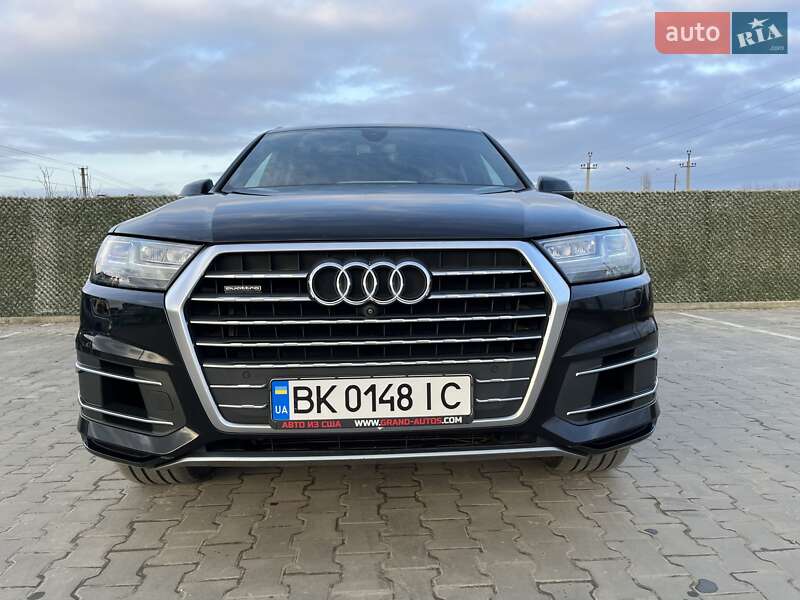 Позашляховик / Кросовер Audi Q7 2017 в Києві