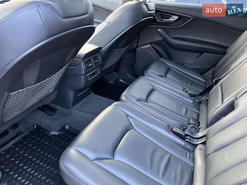 Позашляховик / Кросовер Audi Q7 2017 в Києві