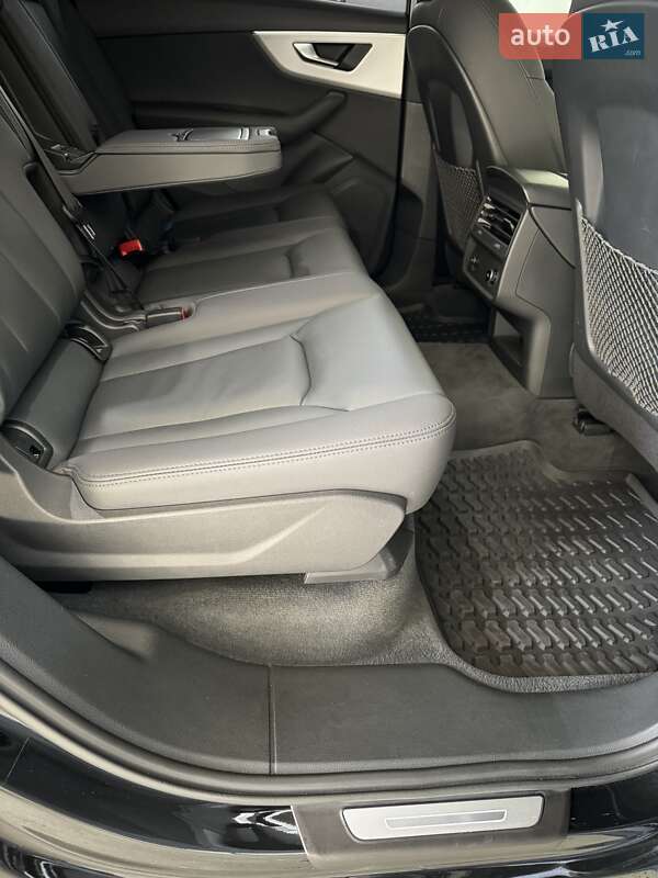 Позашляховик / Кросовер Audi Q7 2022 в Дніпрі
