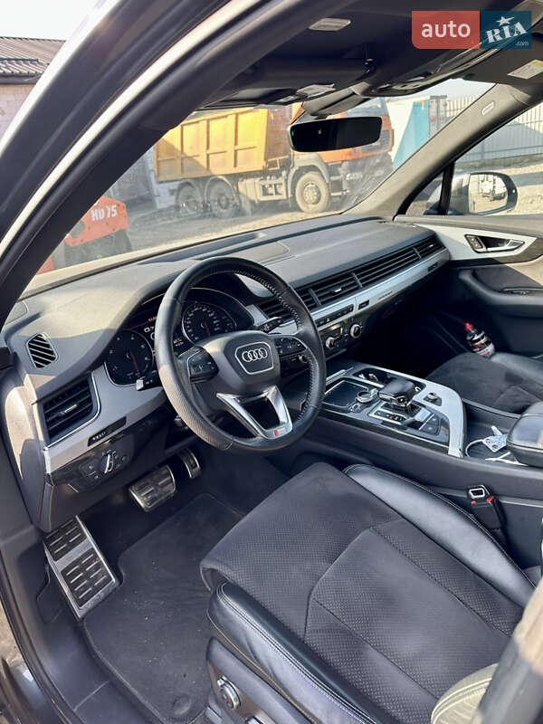 Позашляховик / Кросовер Audi Q7 2018 в Шполі