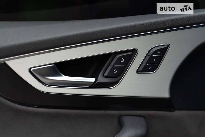 Внедорожник / Кроссовер Audi Q7 2015 в Первомайске
