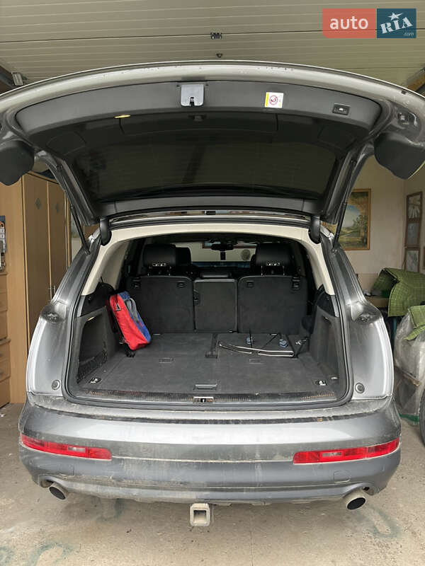 Позашляховик / Кросовер Audi Q7 2011 в Заставній