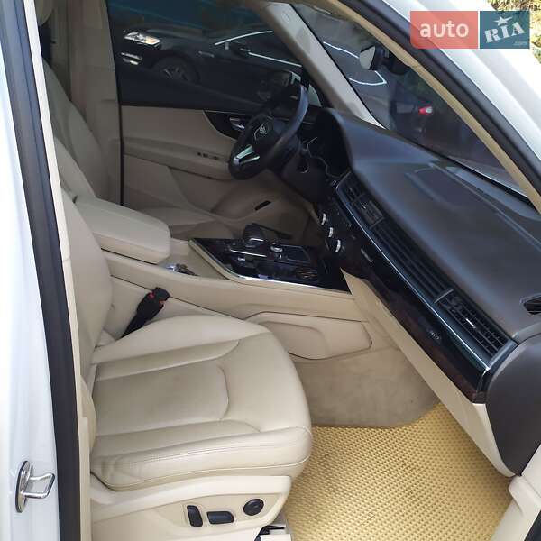 Позашляховик / Кросовер Audi Q7 2017 в Сумах