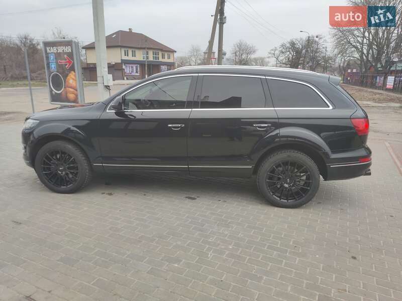 Внедорожник / Кроссовер Audi Q7 2011 в Березане