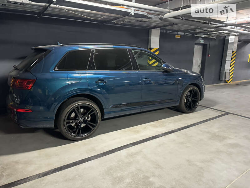 Внедорожник / Кроссовер Audi Q7 2017 в Днепре