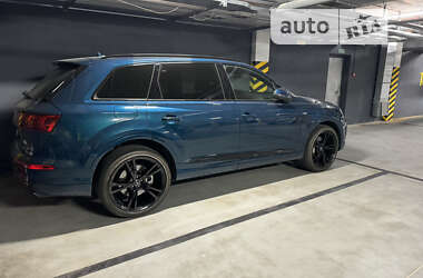 Позашляховик / Кросовер Audi Q7 2017 в 