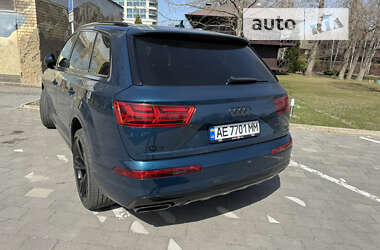 Позашляховик / Кросовер Audi Q7 2017 в 
